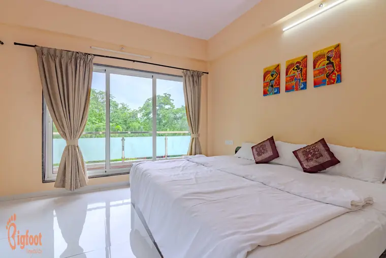 Comfortable double bed in a bedroom at Hideaway Villa